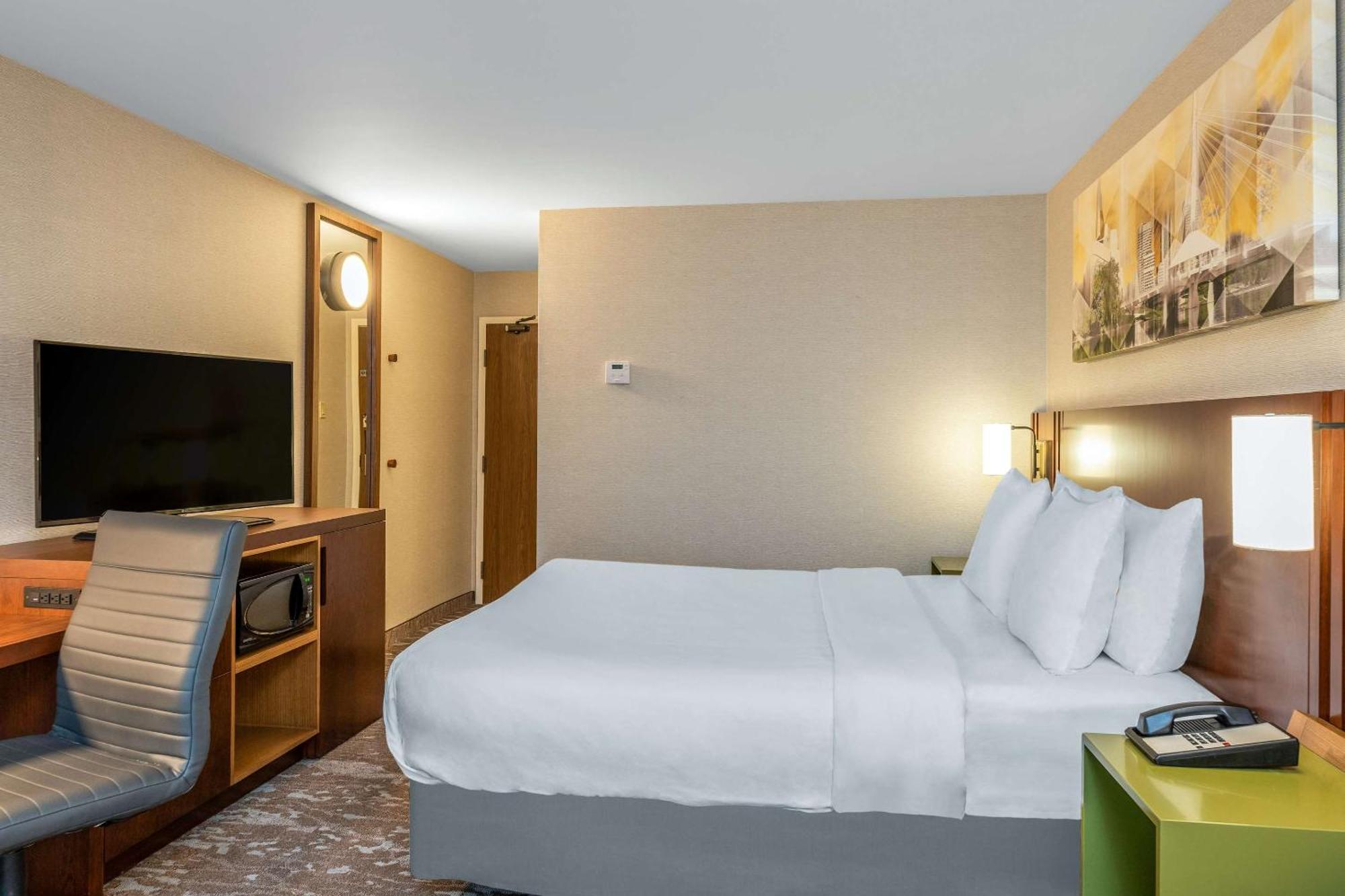 Inn Comfort Airport 3*